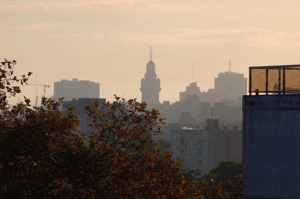 Una Noche Más B&B Montevideo Esterno foto