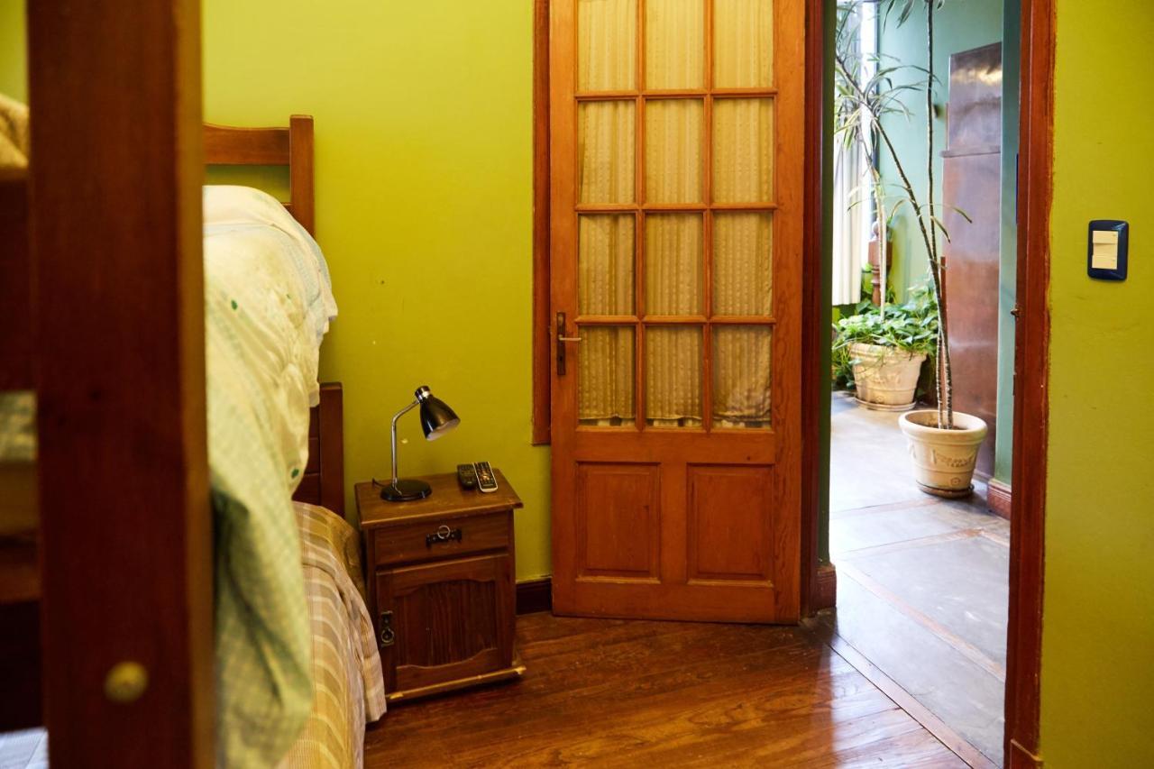 Una Noche Más B&B Montevideo Esterno foto