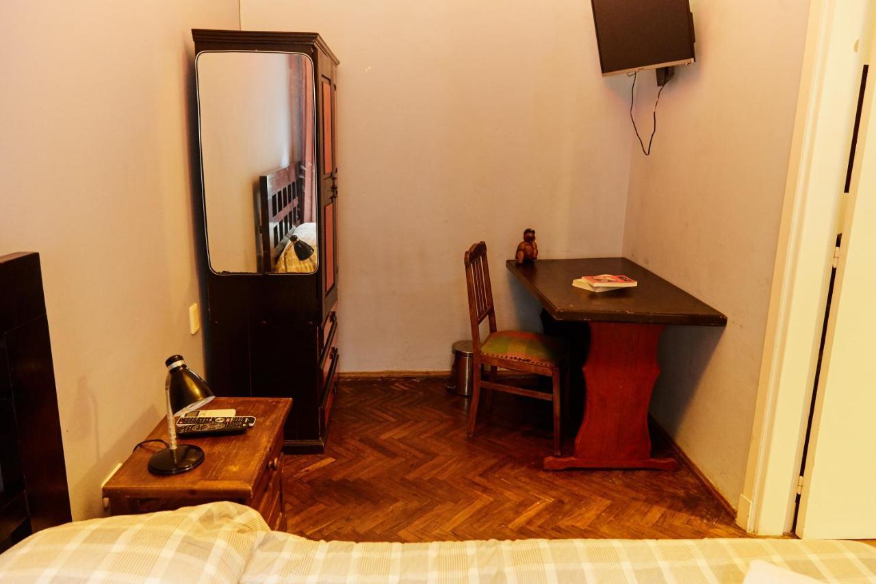 Una Noche Más B&B Montevideo Esterno foto