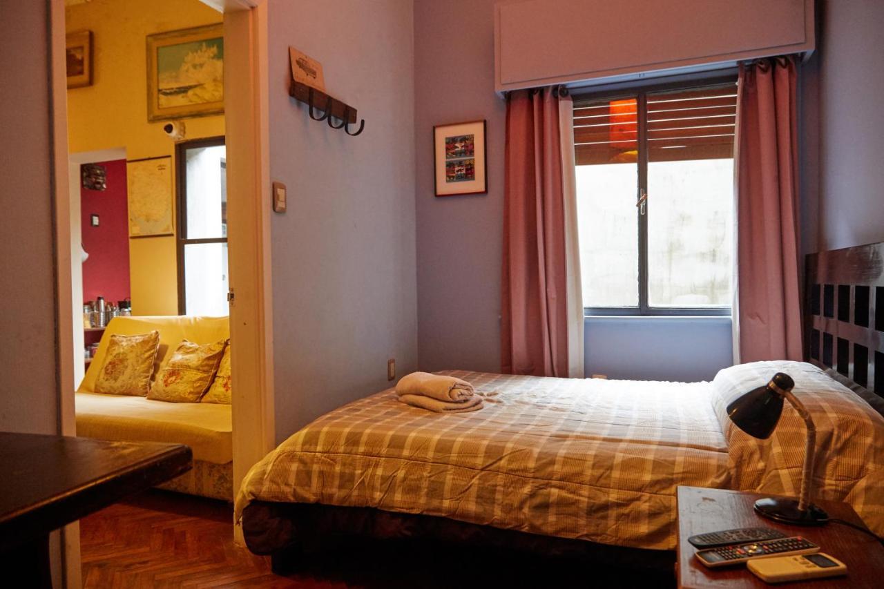 Una Noche Más B&B Montevideo Esterno foto
