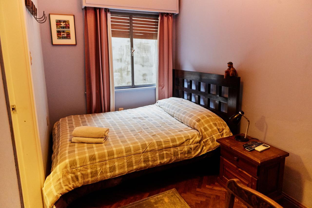 Una Noche Más B&B Montevideo Esterno foto