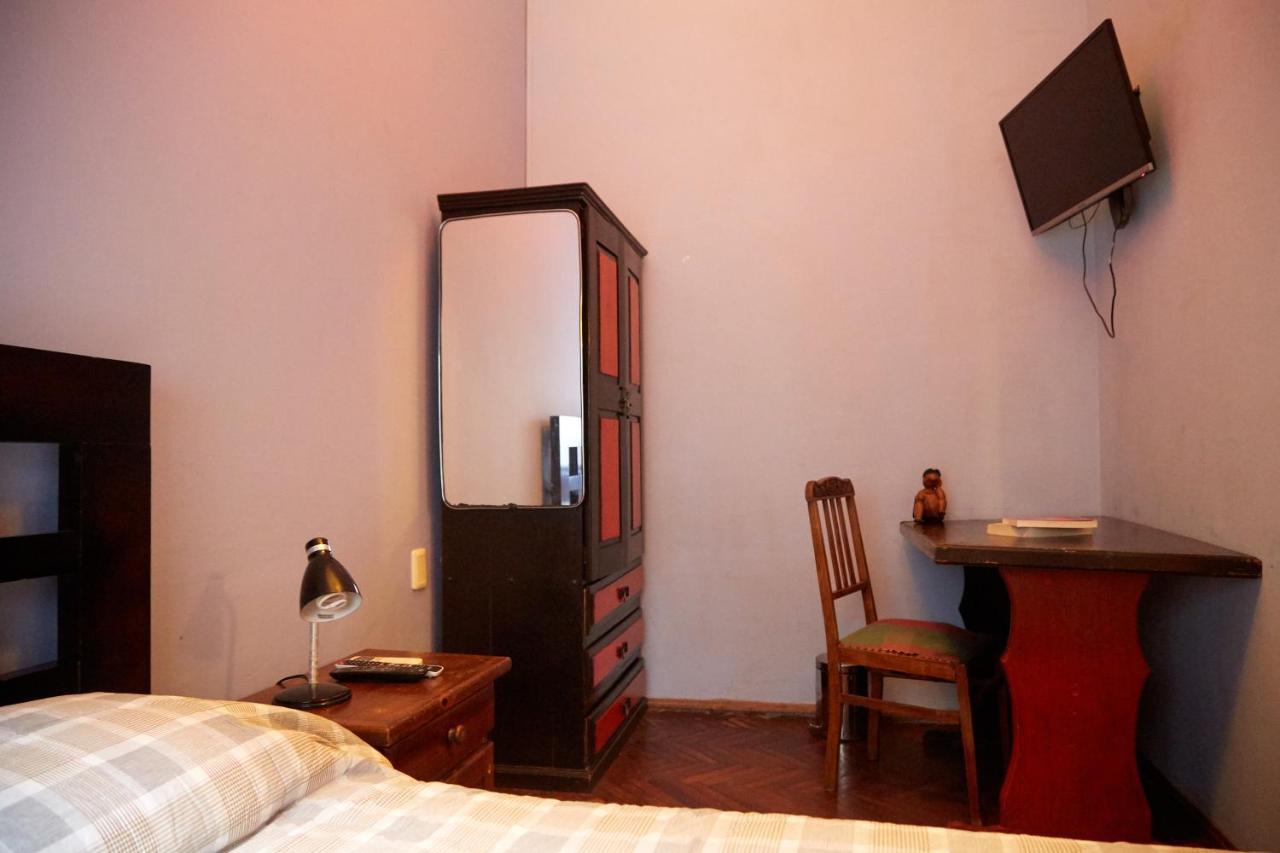 Una Noche Más B&B Montevideo Esterno foto